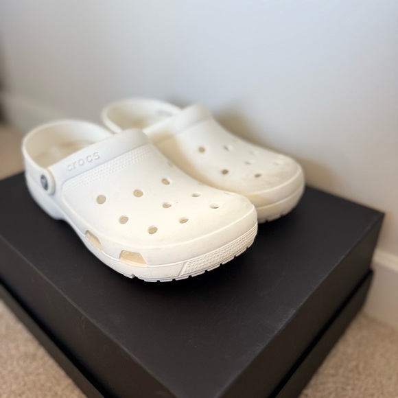 CROCS Classic Cream Clogs - Picture 4 of 6